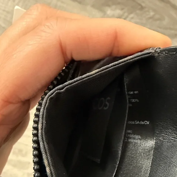 Cos Cardholder - Picture 5 of 5